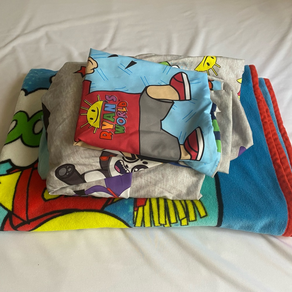 Ryan’s World Twin Sheet Set + Throw